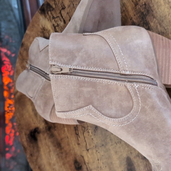 Dolce Vita booties - Picture 5 of 6